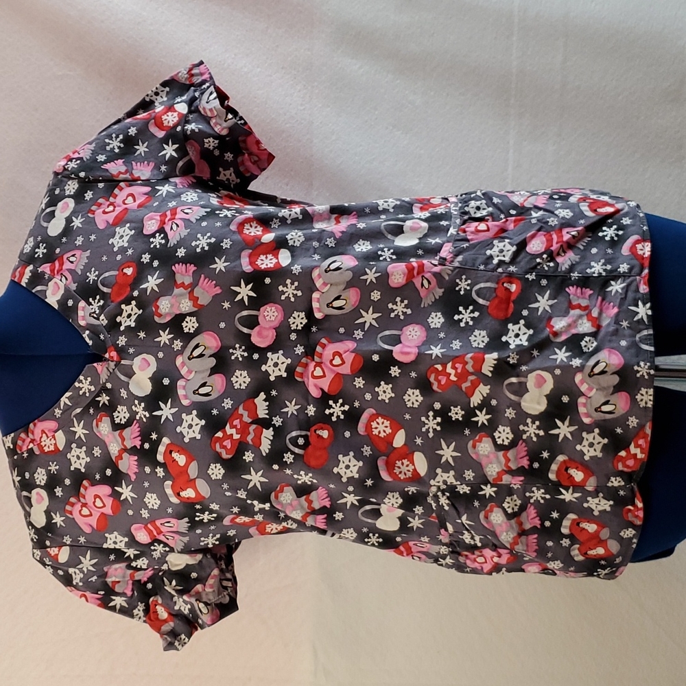 Women Valentines day with scraf and mitten nursing srub top.